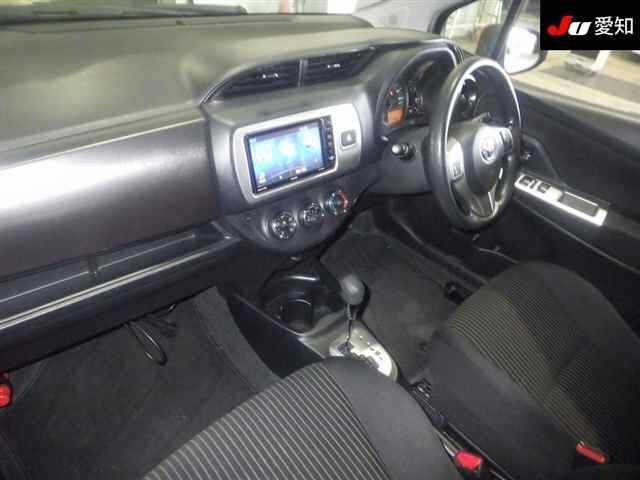 TOYOTA VITZ 2016