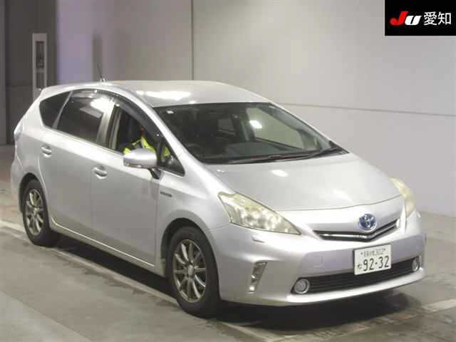 TOYOTA PRIUS ALPHA 2013