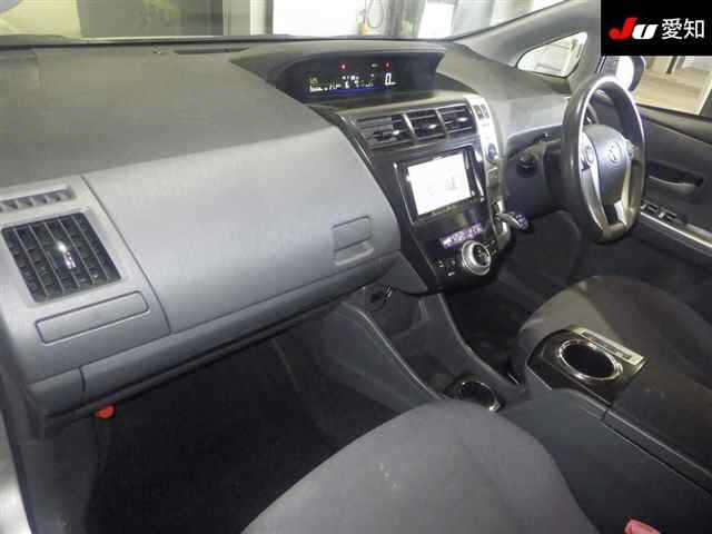 TOYOTA PRIUS ALPHA 2013