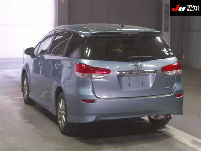 TOYOTA WISH 2010