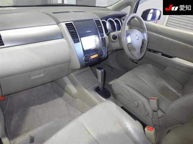 NISSAN TIIDA 2010