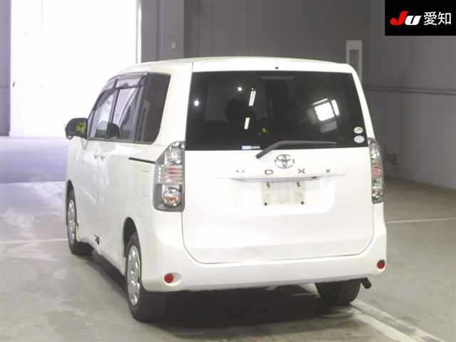 TOYOTA VOXY 2009