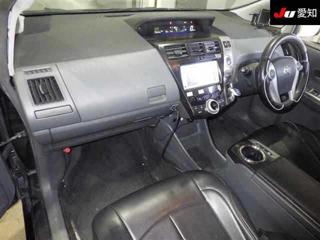 TOYOTA PRIUS ALPHA 2012