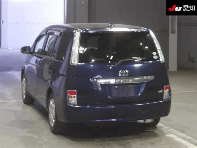TOYOTA ISIS 2011