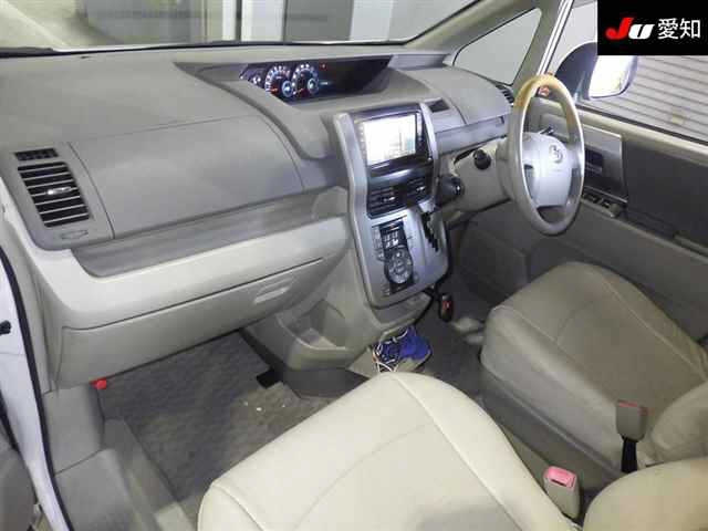 TOYOTA NOAH 2008