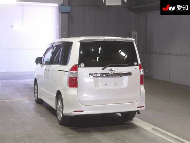TOYOTA NOAH 2008