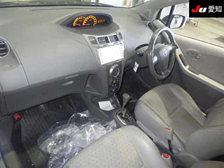 TOYOTA VITZ 2010