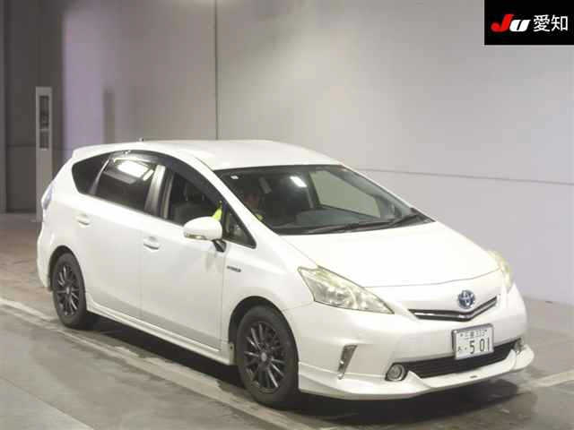 TOYOTA PRIUS ALPHA 2012