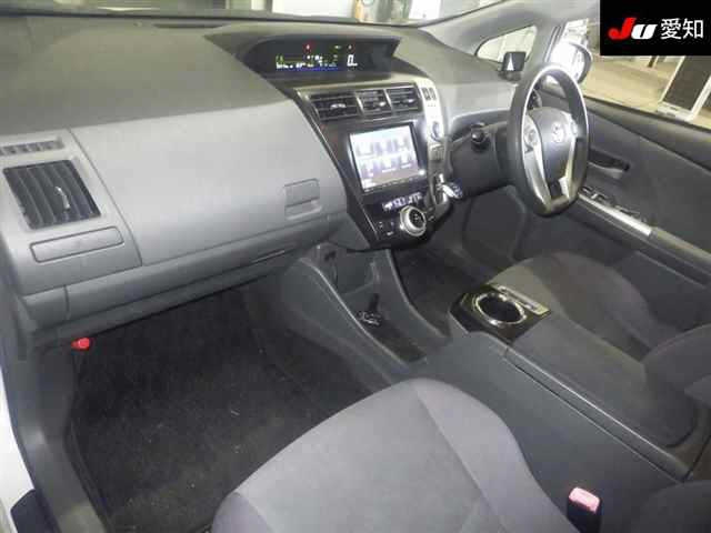 TOYOTA PRIUS ALPHA 2012