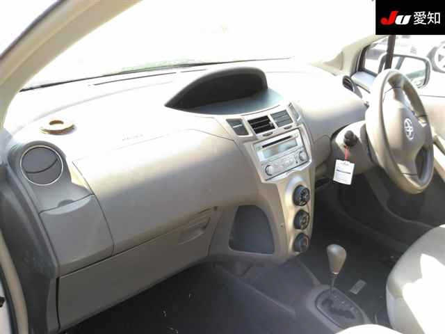TOYOTA VITZ 2010