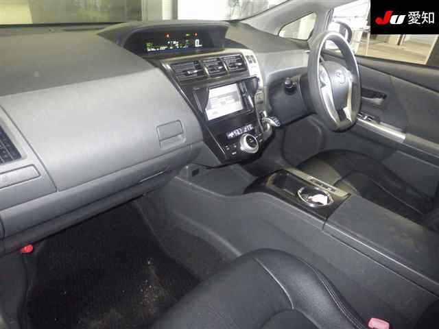 TOYOTA PRIUS ALPHA 2013