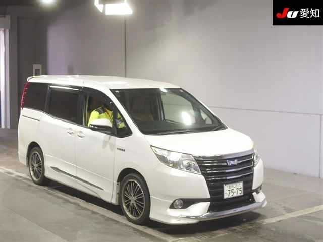 TOYOTA NOAH 2014