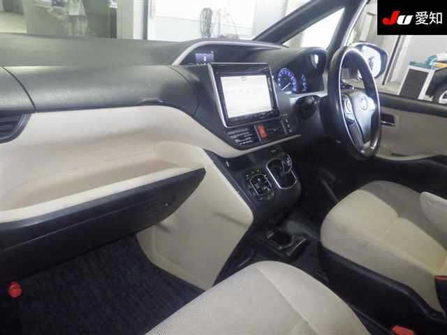 TOYOTA NOAH 2014