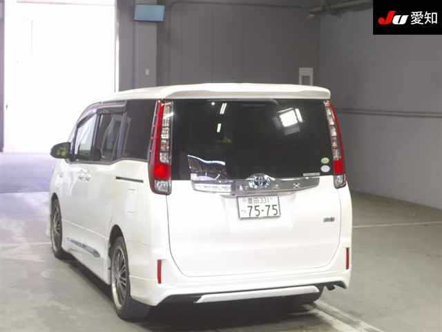 TOYOTA NOAH 2014