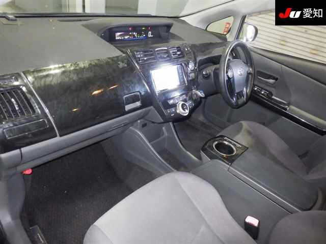 TOYOTA PRIUS ALPHA 2012