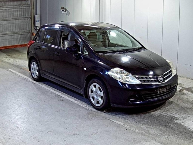 NISSAN TIIDA 2010
