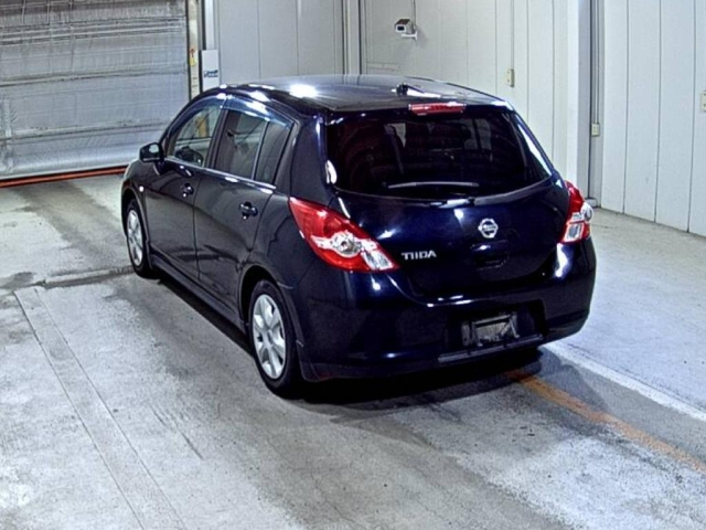 NISSAN TIIDA 2010