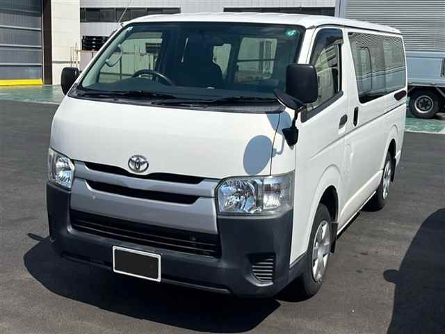 TOYOTA HIACE VAN 2016