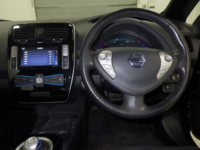 NISSAN LEAF 2017