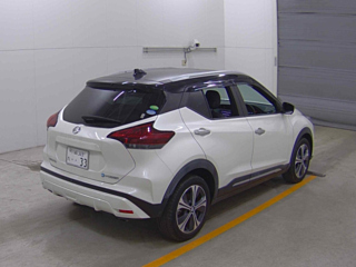 NISSAN KIX 2021