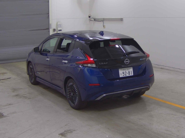 NISSAN LEAF 2025