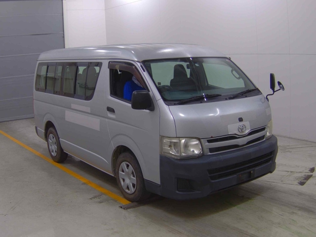 TOYOTA HIACE 2011