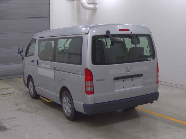 TOYOTA HIACE 2011