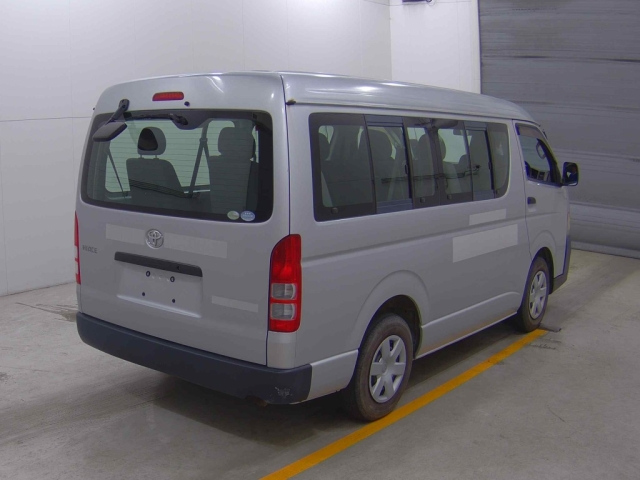 TOYOTA HIACE 2011