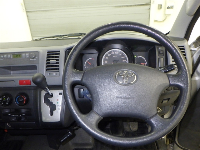 TOYOTA HIACE 2011