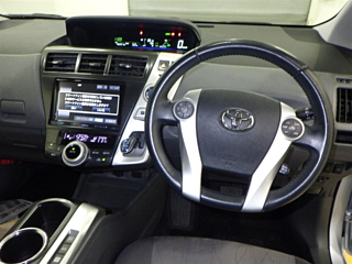 TOYOTA PRIUS ALPHA 2013