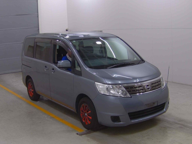 NISSAN SERENA 2010