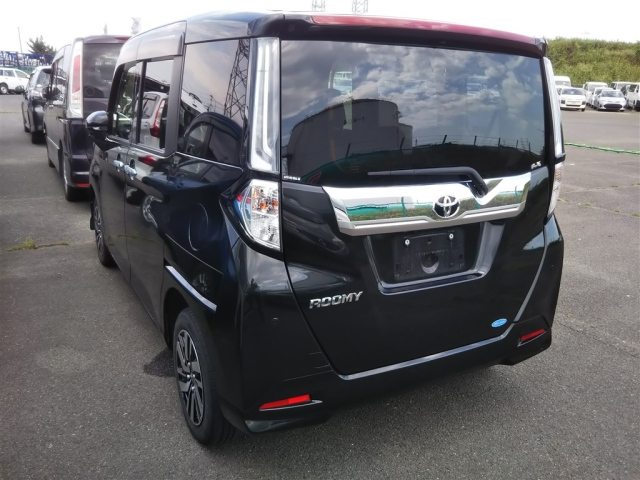 TOYOTA ROOMY 2021