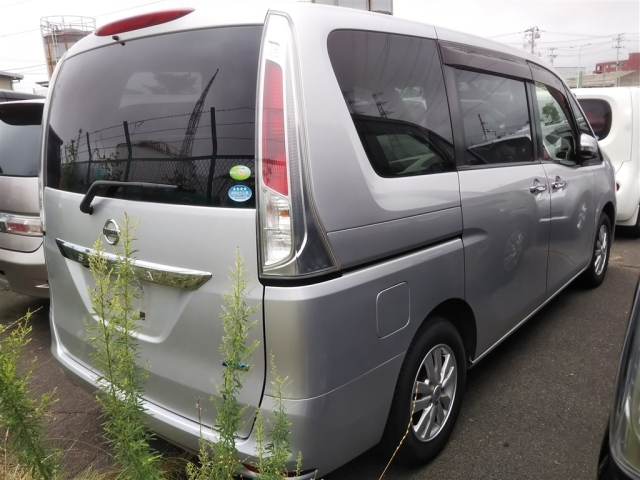 NISSAN SERENA 2011