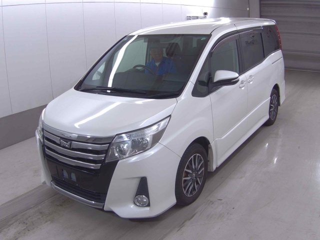 TOYOTA NOAH 2014
