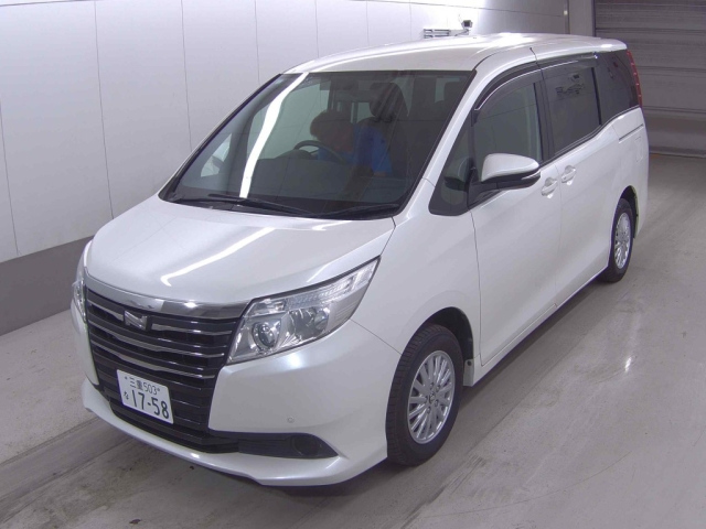 TOYOTA NOAH 2014