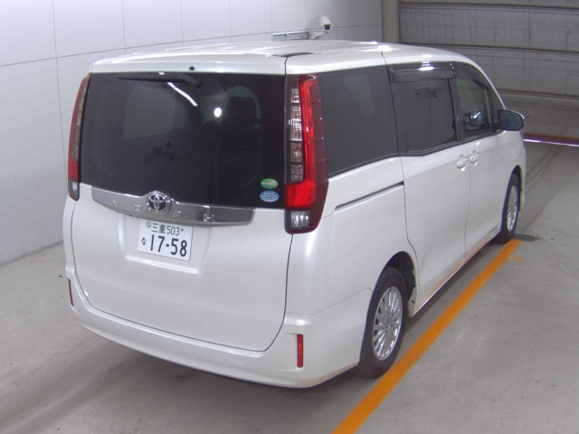 TOYOTA NOAH 2014