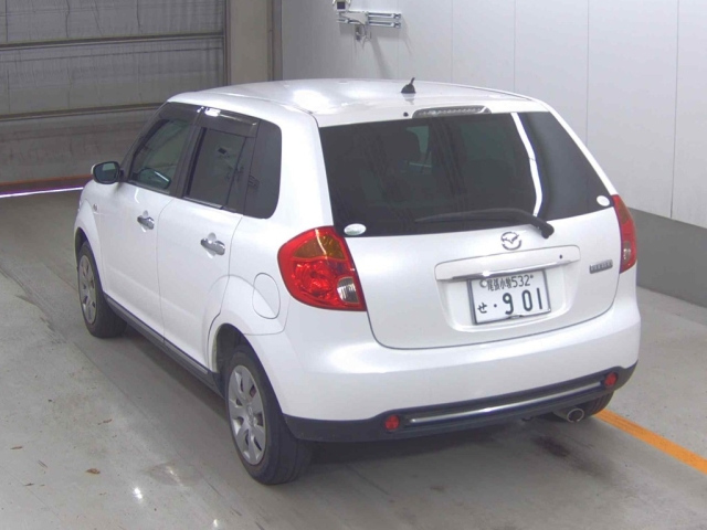 MAZDA VERISA 2010