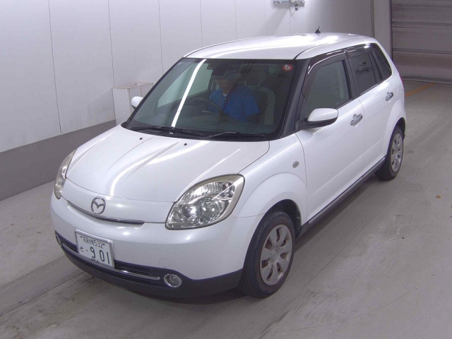 MAZDA VERISA 2010
