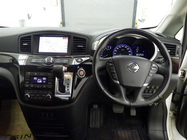 NISSAN ELGRAND 2011