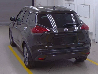 NISSAN KIX 2020