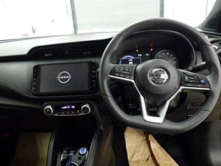 NISSAN KIX 2020