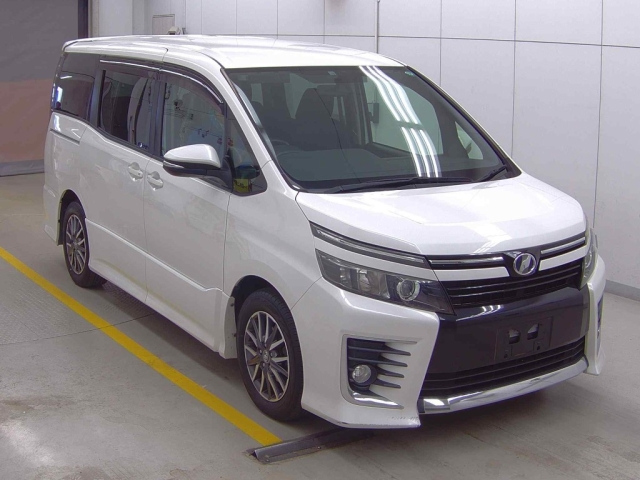 TOYOTA VOXY 2014