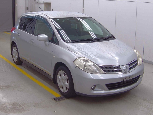 NISSAN TIIDA 2010