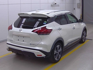 NISSAN KIX 2020