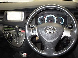 TOYOTA ISIS 2010