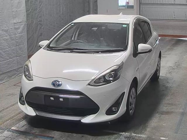 TOYOTA AQUA 2018