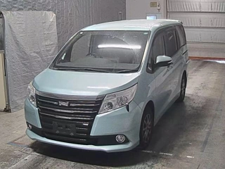 TOYOTA NOAH 2015