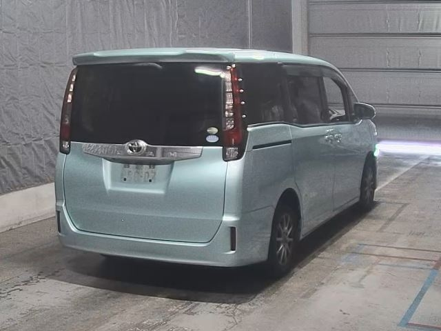 TOYOTA NOAH 2015