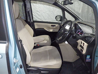 TOYOTA NOAH 2015