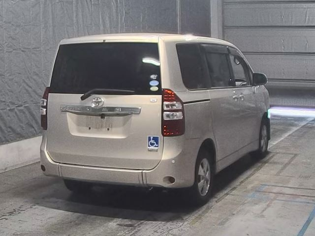 TOYOTA NOAH 2012